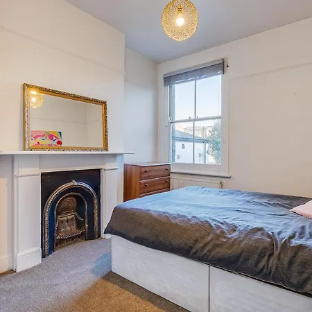 Lovely Place, Perfect For Family And Business Travellers Ideally Located Between The Commons London Exterior foto