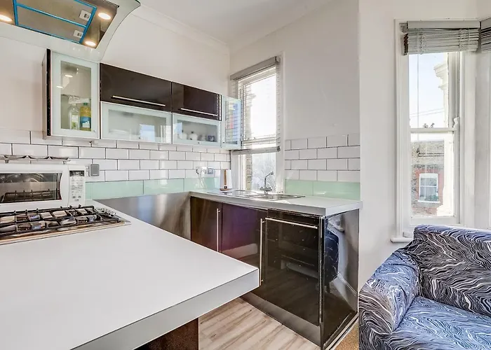 Lovely Place, Perfect For Family And Business Travellers Ideally Located Between The Commons
